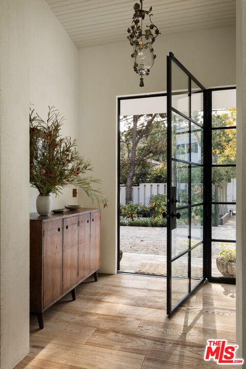 2420 Mandeville Canyon Road