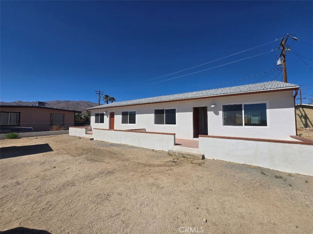For Rent – Fully Remodeled 1 Bed / 1 Bath Duplex in 29 Palms – $1350
This beautifully remodeled 1 bedroom, 1 bathroom duplex unit in 29 Palms offers comfort, style, and convenience. Recently upgraded throughout, the home features fresh paint, a modern kitchen, a stylish bathroom, and brand-new plumbing.
Enjoy year-round comfort with new energy-efficient mini split heating and cooling systems. The updated kitchen includes contemporary cabinetry and finishes, while the remodeled bathroom offers clean, modern design.
Additional highlights include laundry room, perfect for added convenience, and a small fenced backyard with a patio—ideal for relaxing or enjoying the desert evenings.
Rent is $1350/month with a $1350 security deposit. Tenant pays all utilities. Pet-friendly upon approval.
Conveniently located in 29 Palms near shopping, dining, and just a short drive to the Marine base and Joshua Tree National Park.
This updated unit won’t last—schedule a showing today!