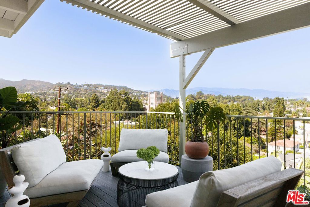 2446 Ronda Vista Drive