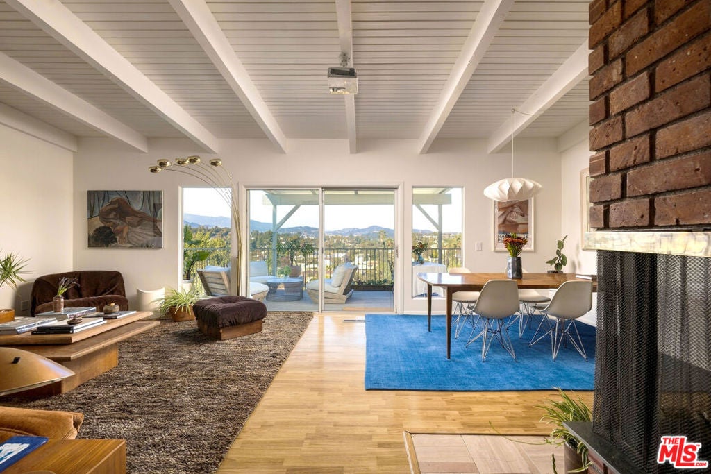 2446 Ronda Vista Drive