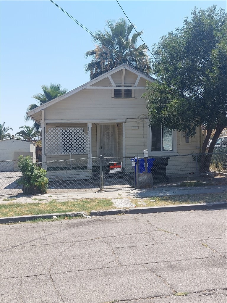 821 Spruce Street