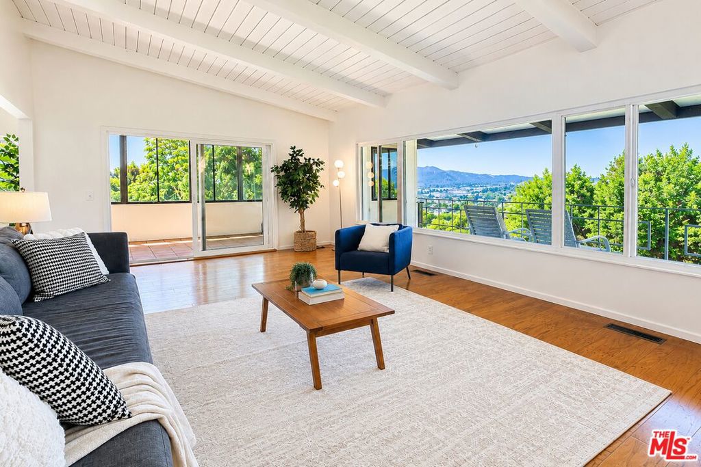 3543 Lavell Drive