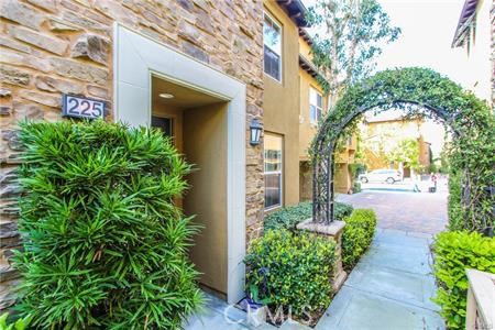 This beautiful end unit is a single-level home features three bedrooms, two full bathrooms. The master suite has walking closet and double sink vanity with tub and standing shower. In unit laundry room is equipped with washer and dryer, 2 car garage with direct access to the house. Tile floors throughout with brand new flooring on all the bedrooms and walking closet. Backyard has a versatile indoor/outdoor covered patio. Updated open-concept kitchen seamlessly flows into the expansive great room, ideal for both entertaining and everyday living. Tenant has access to the properties community pool and jacuzzi.