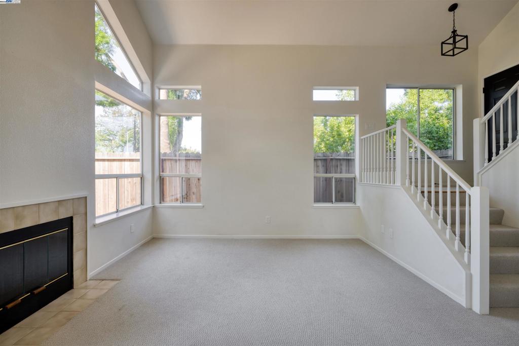 242 Redstone Cir