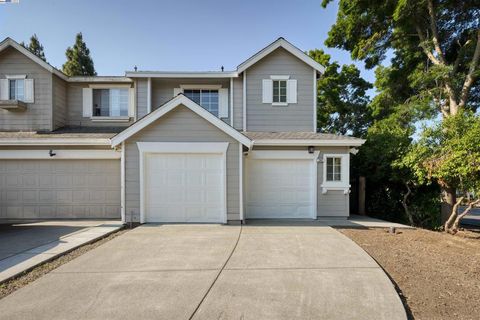 242 Redstone Cir Suisun City CA 94585