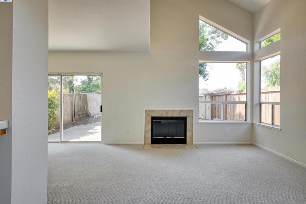242 Redstone Cir