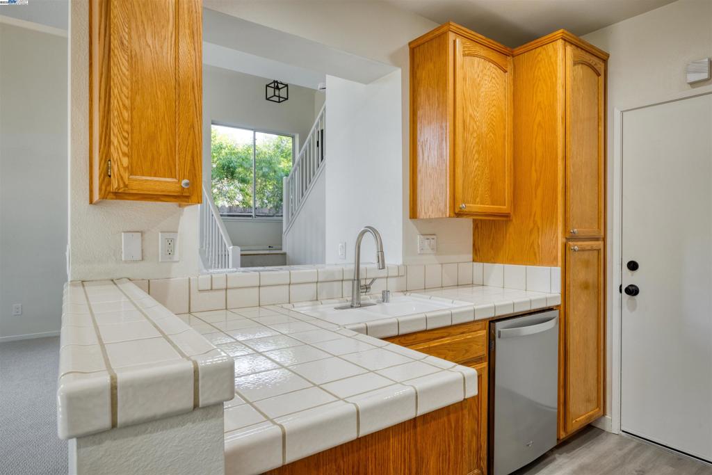 242 Redstone Cir