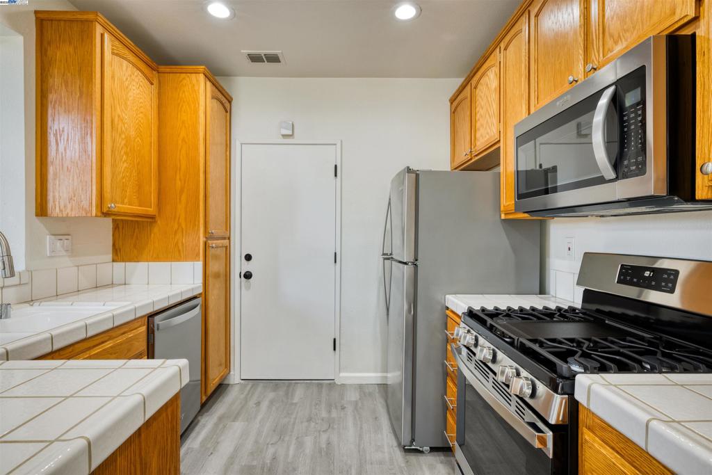242 Redstone Cir