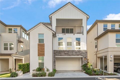 131 Reyes Alley Lake Forest CA 92630