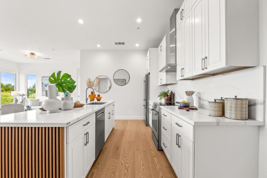 4115 El Camino Real 332