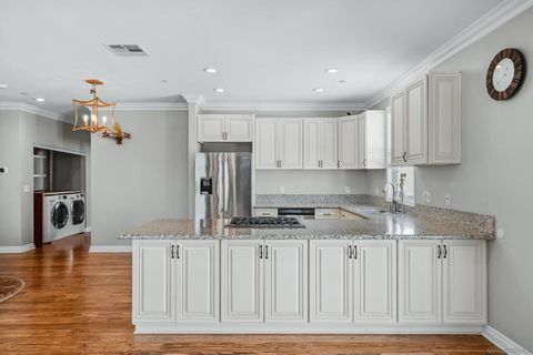 4690 51st San Diego CA 92115