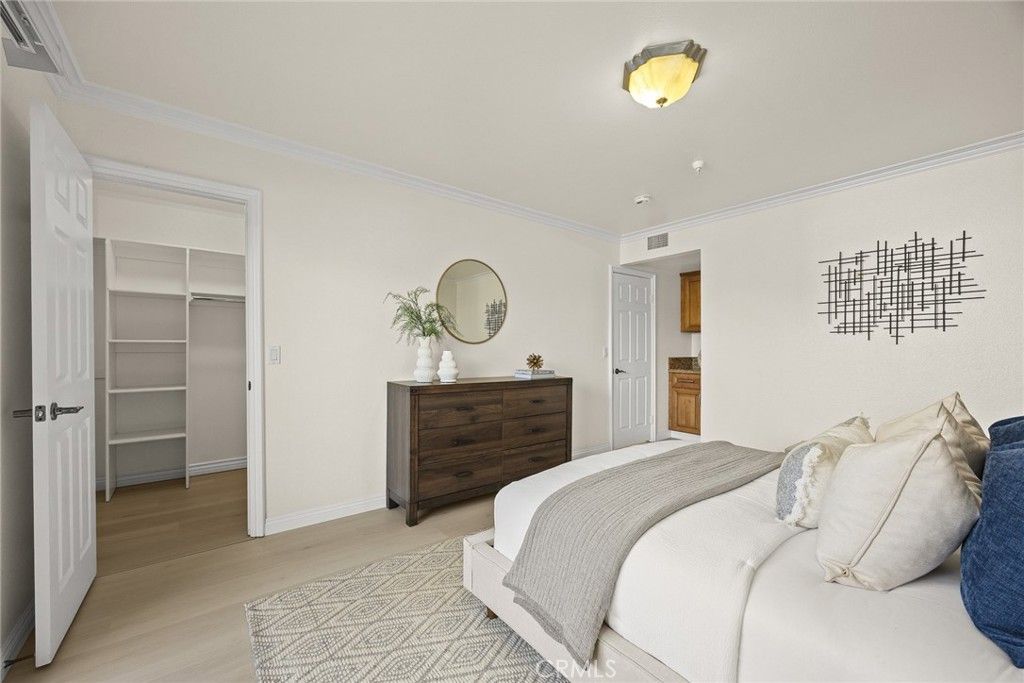 listing image 130726480829468745781
