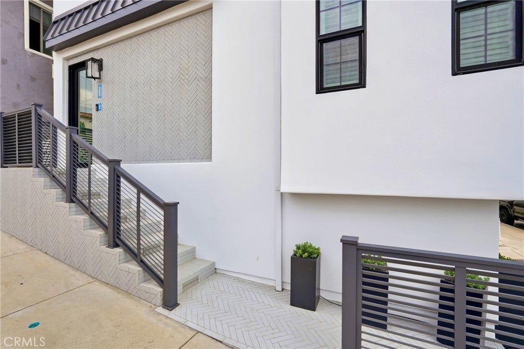 2650 Hermosa Avenue