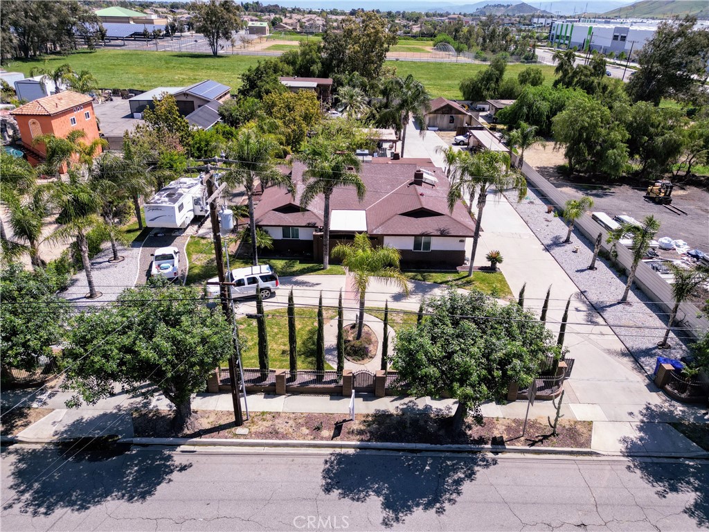 10881 Oleander Avenue