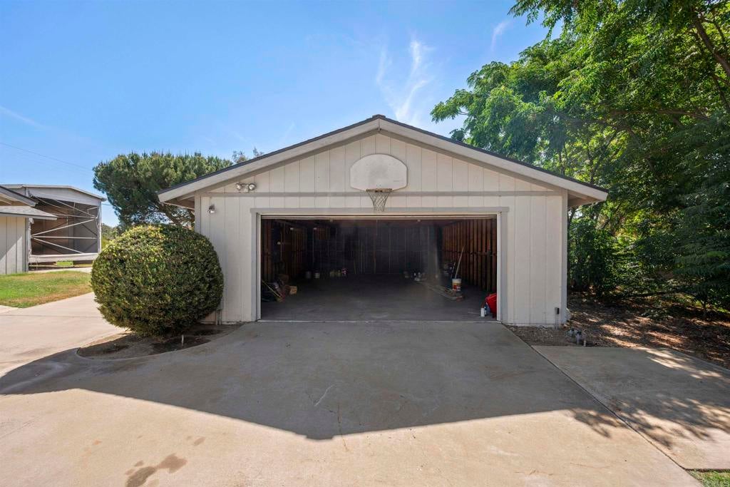 842 Hanson Ln