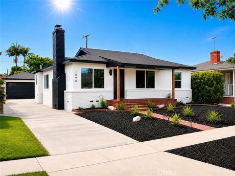 Photo of 1098 E Ridgewood ST, Long Beach, CA 90807 (MLS # PW26127220)