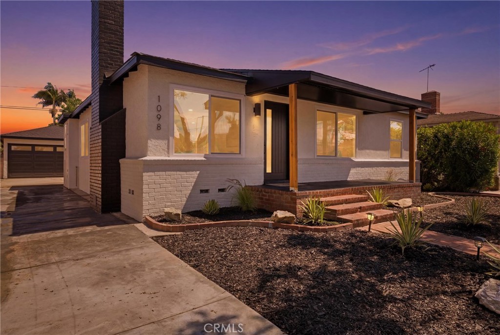 1098 E Ridgewood