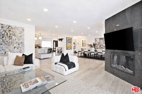 Photo of 20326 Alerion Place, Los Angeles, CA 91364 (MLS # 26985271)
