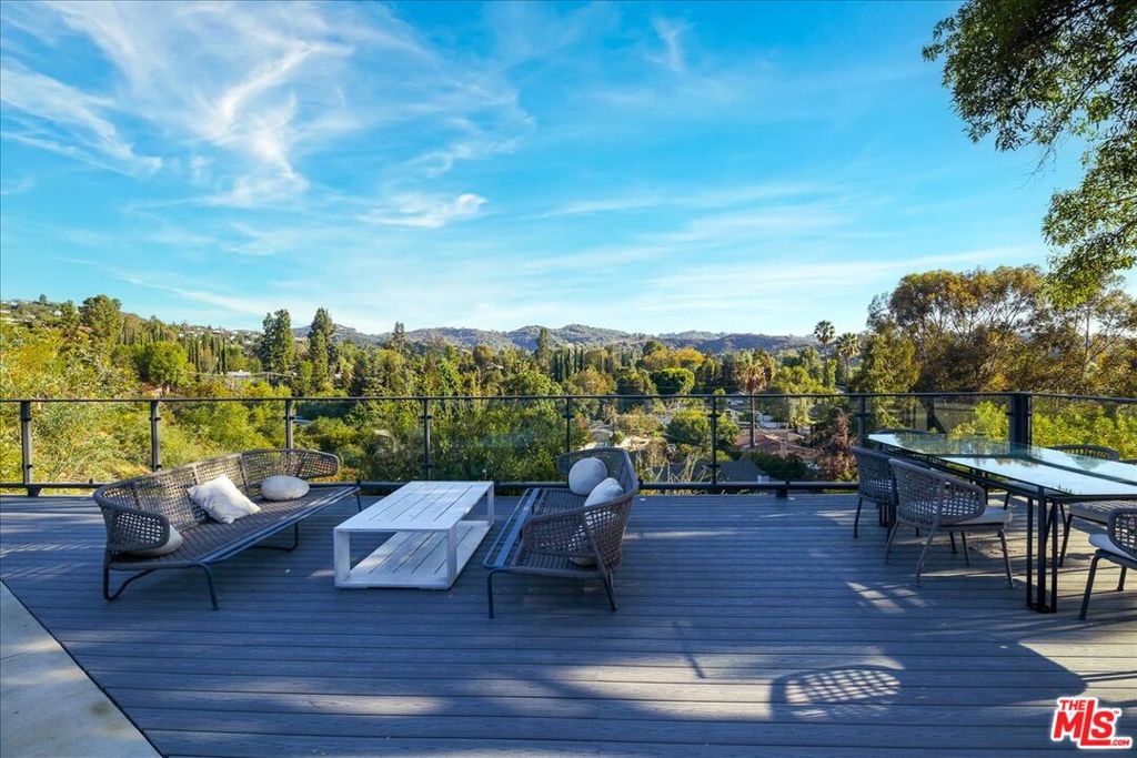 Photo of 20326 Alerion Place, Los Angeles, CA 91364 (MLS # 26985271)