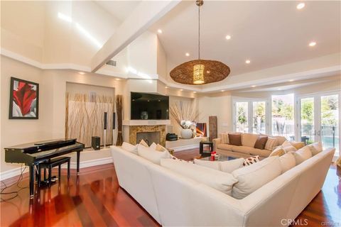 Photo of 5220 Quakertown Avenue, Woodland Hills, CA 91364 (MLS # SR25231849) Photo of 5220 Quakertown Avenue, Woodland Hills, CA 91364 (MLS # SR25231849)