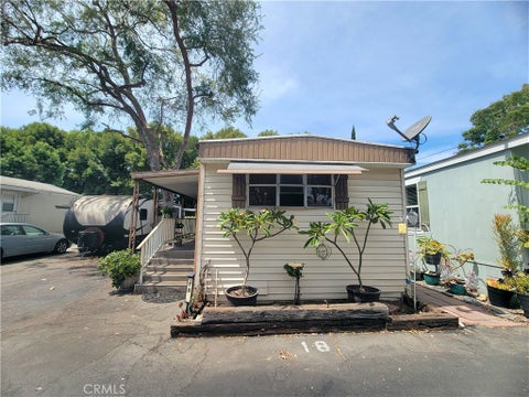 Photo of 300 E Arbor St ST #18, Long Beach, CA 90805 (MLS # SB26191027)