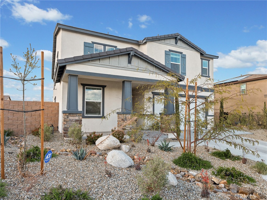 Main image without alt text