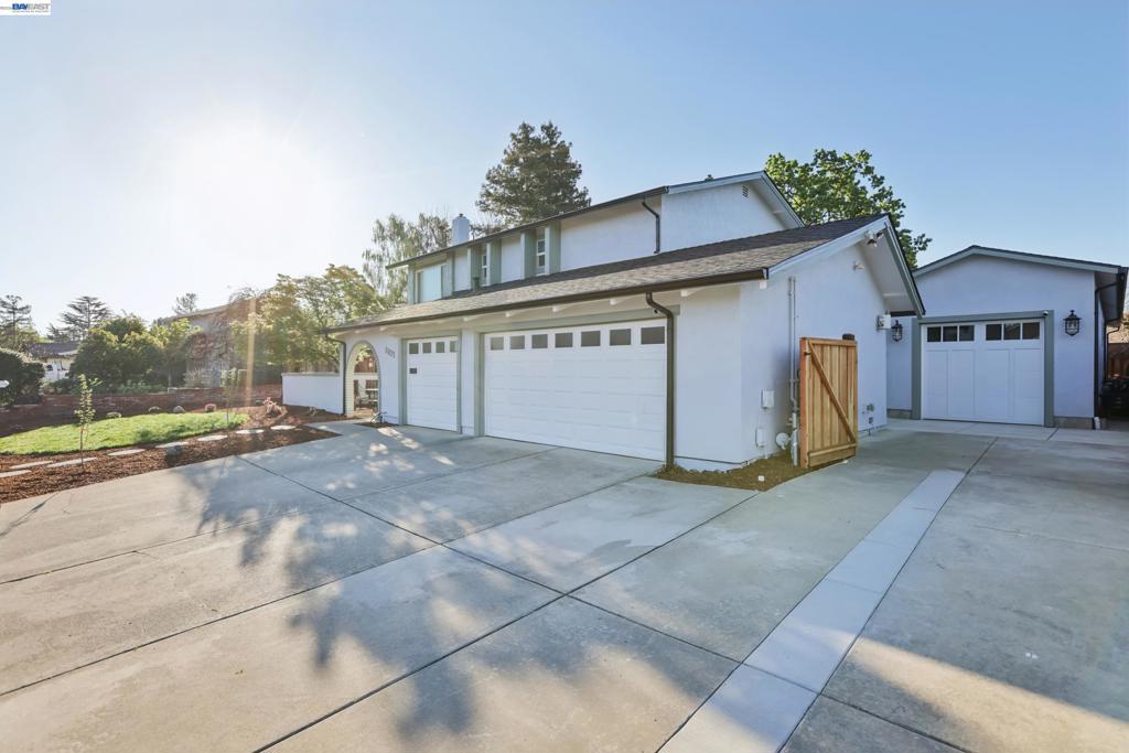 2633 Regent Rd