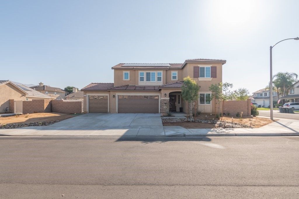 Photo of 387 Sunny Ridge, San Jacinto, CA 92582 (MLS # SW25228978)