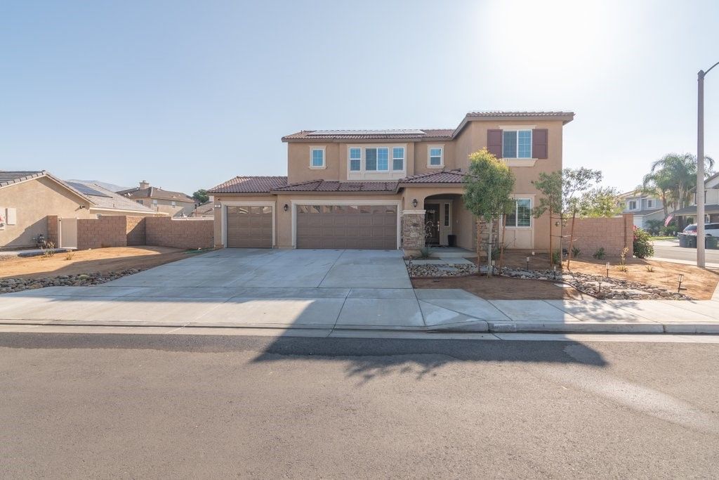 Photo of 387 Sunny Ridge, San Jacinto, CA 92582 (MLS # SW25228978)