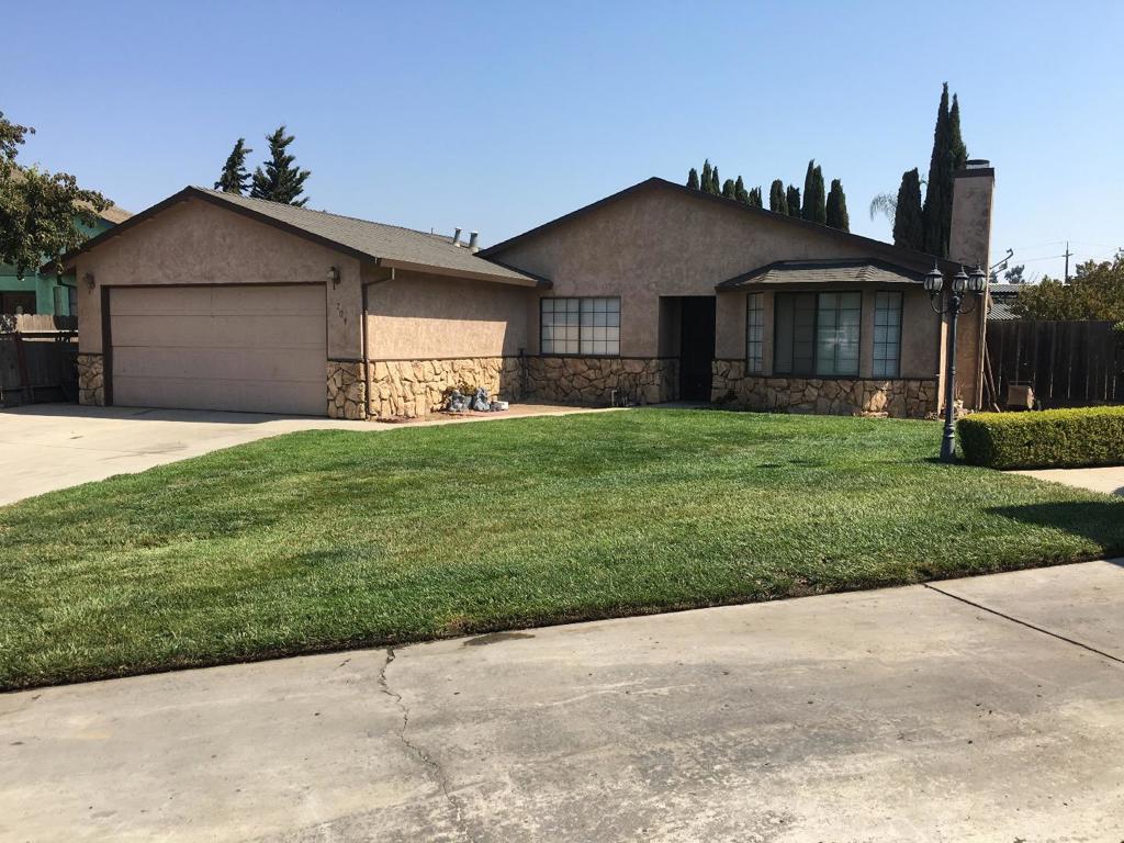 Good bones in need of modern updates. Situates in a cul-de-sac walking distance to Elementary School. Functional kitchen floor plan with oversized bedrooms. Backyard cemented and perfect for family gatherings.