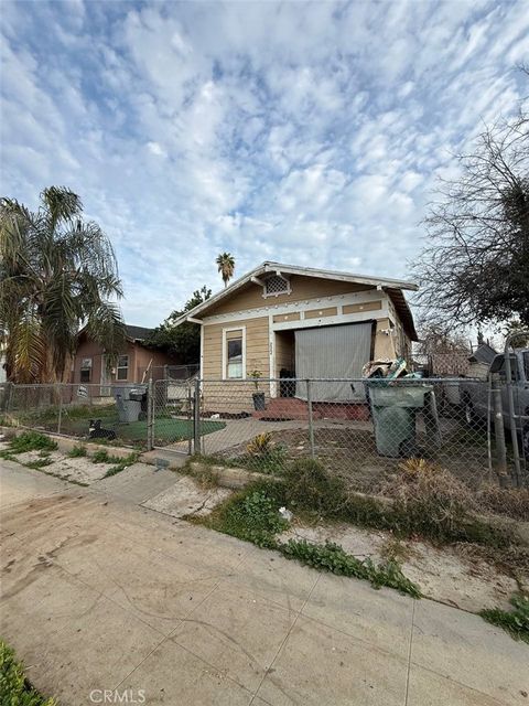 Photo of 222 E Street, Fresno, CA 93706 (MLS # FR25278978)