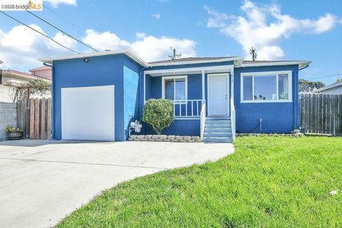 Photo of 1012 Pine St St, Vallejo, CA 94590 (MLS # 41126740)