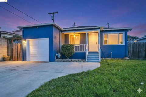 Photo of 1012 Pine St St, Vallejo, CA 94590 (MLS # 41126740)