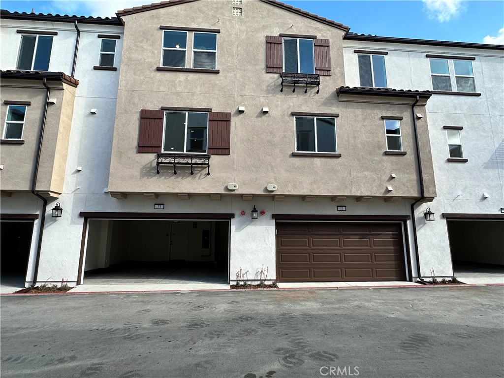 2317 W Broadway 33