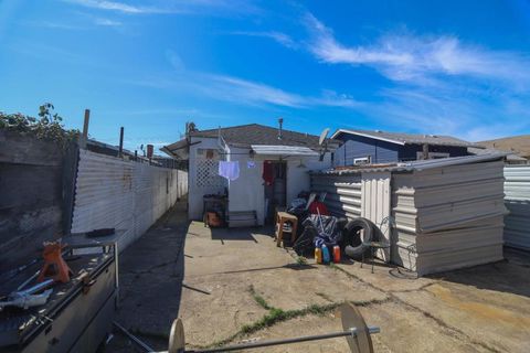 Photo of 7118 Halliday Avenue, Oakland, CA 94605 (MLS # ML82038593)