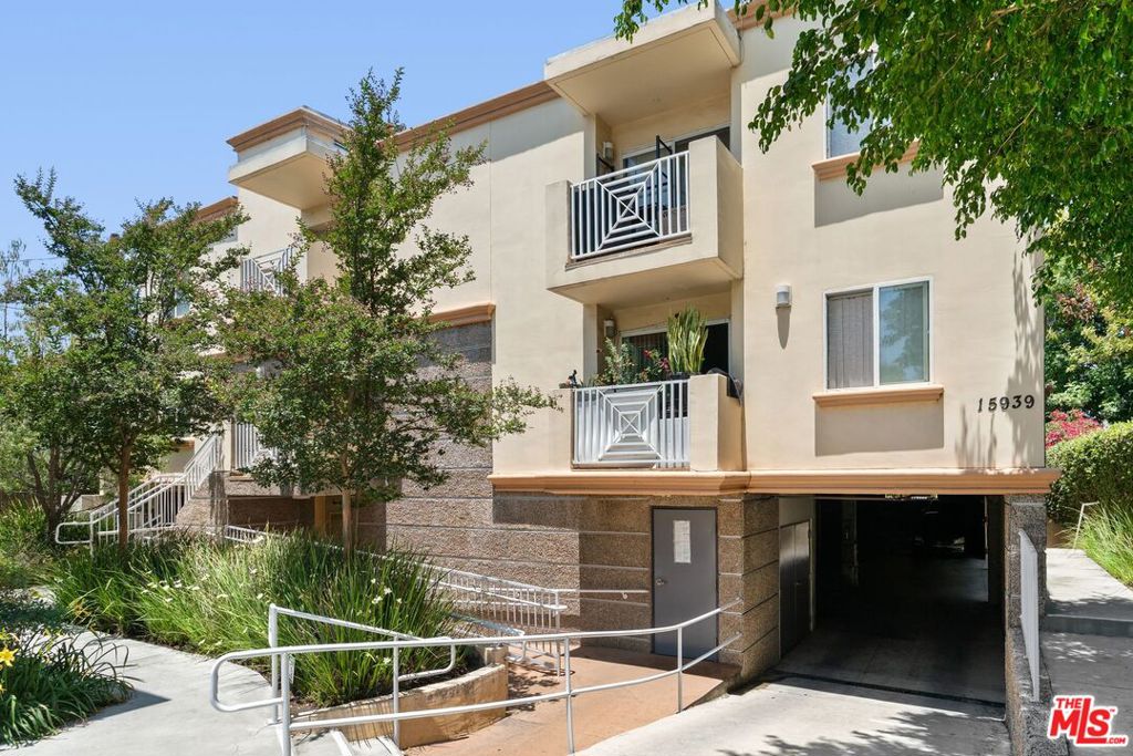 Now available for immediate move-in, this spacious 3-bedroom, 2-bathroom unit is located in the quieter rear building of a gated community in the desirable Lake Balboa neighborhood. Offering approximately 1,225 sq. ft. of comfortable living space, the home features laminate and tile flooring throughout, central A/C and heat, and a well-equipped kitchen that includes a stove, refrigerator, and microwave. Two reserved parking spots are included, and residents also enjoy access to a shared community BBQ area and convenient on-site laundry facilities. Ideally situated just minutes from Lake Balboa Park, the Sepulveda Basin Recreation Area, the Japanese Garden, Balboa Sports Complex, and Woodley Park, this location offers endless outdoor options. You'll also have quick access to the 405 and 101 freeways, nearby grocery stores, restaurants, coffee shops, and the Orange Line bike path. This well-maintained and centrally located building offers the perfect combination of comfort, convenience, and value. Don't miss your chance to call this home and schedule your showing today!