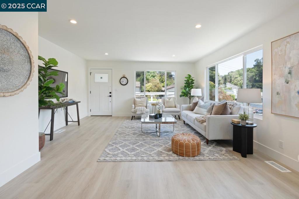 EL SOBRANTE - Residential