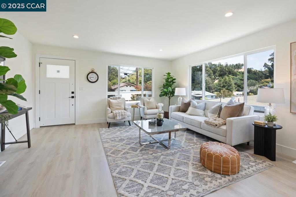 EL SOBRANTE - Residential