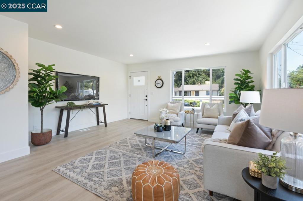 EL SOBRANTE - Residential