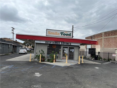 Photo of 16 E Market Street, Long Beach, CA 90805 (MLS # SB26218097)