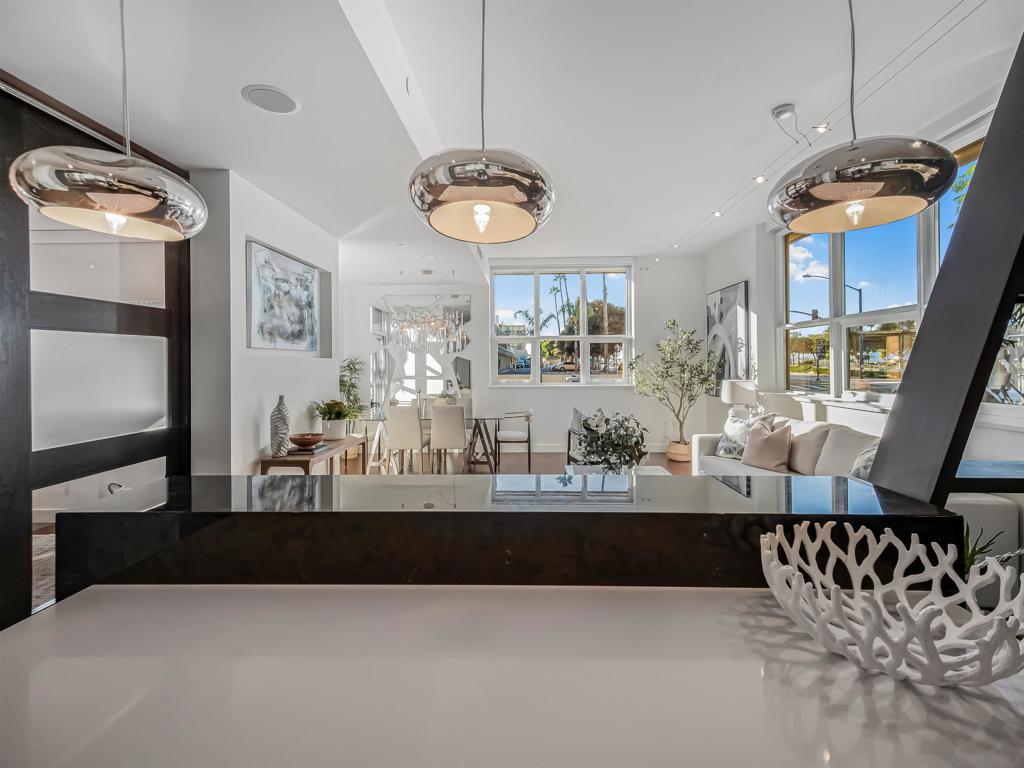 1325 Pacific Hwy 107