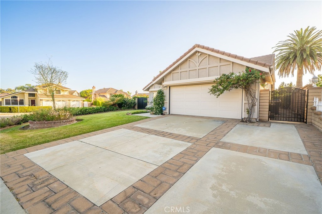 6001 Via De Mansion