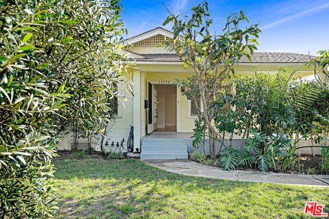 Photo of 11970 Darlington Avenue, Los Angeles, CA 90049 (MLS # 26650075)