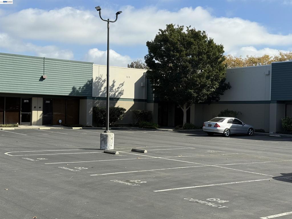 2982 2982 Teagarden St