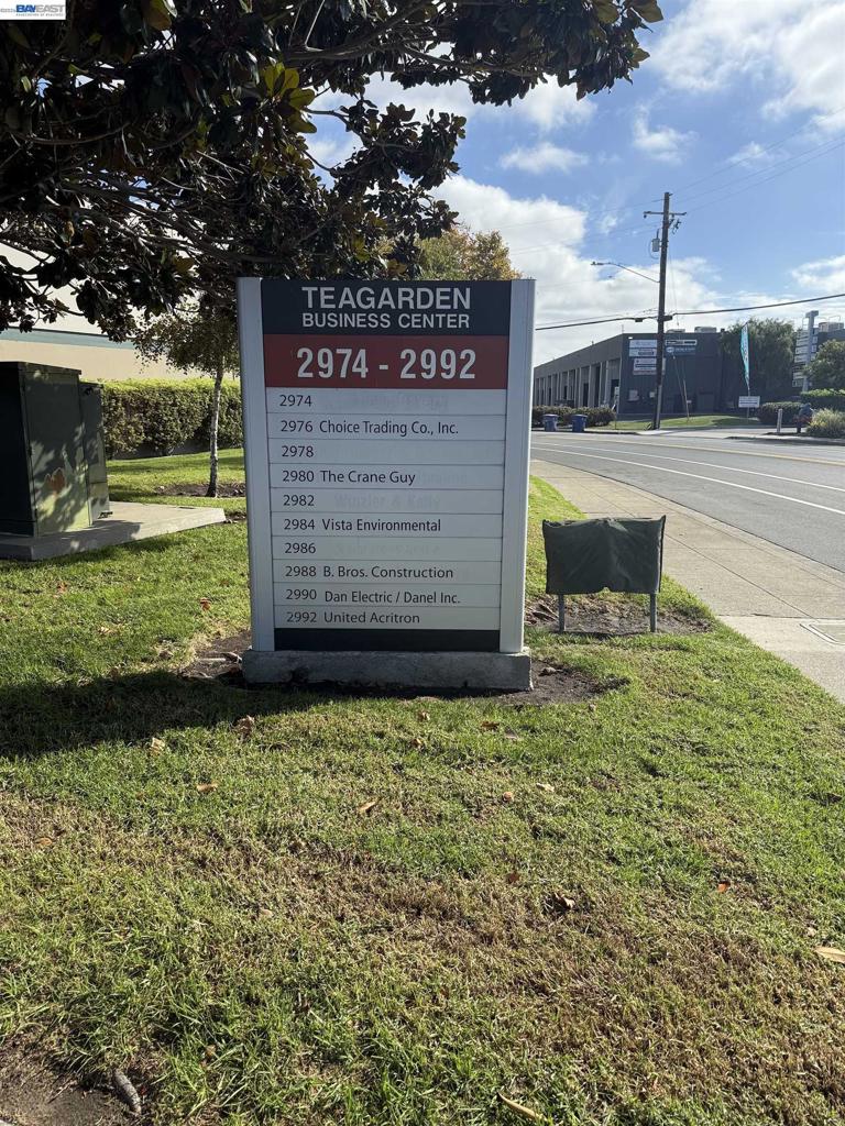 2982 2982 Teagarden St