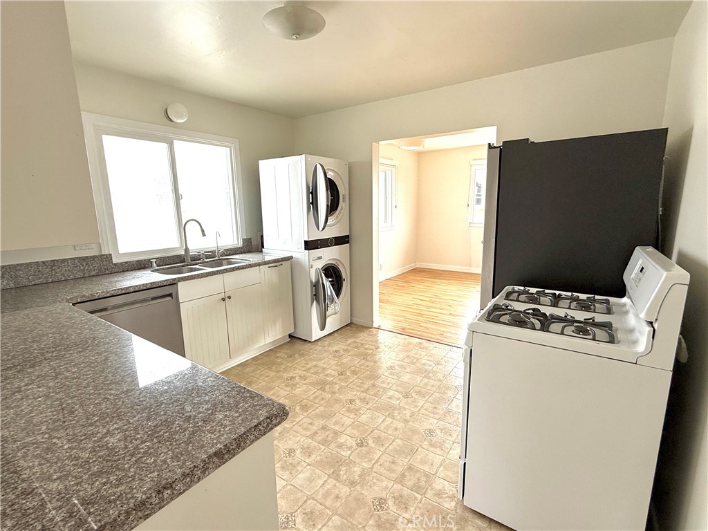 714 Loma Drive Upper