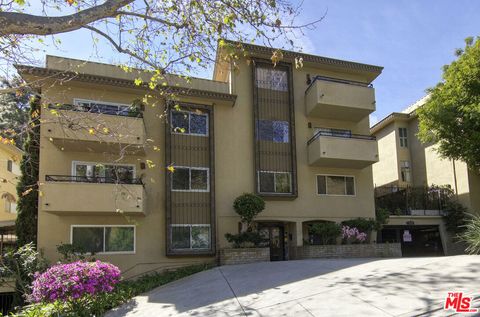 Photo of 6748 Hillpark Drive #308, Los Angeles, CA 90068 (MLS # 26657463)