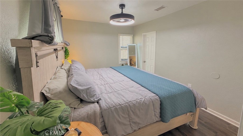 3898 N Mountain View