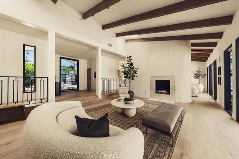 Photo of 4195 Alonzo Avenue, Encino, CA 91316 (MLS # SR25238034)