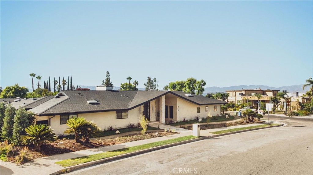 Photo of 4195 Alonzo Avenue, Encino, CA 91316 (MLS # SR25238034)